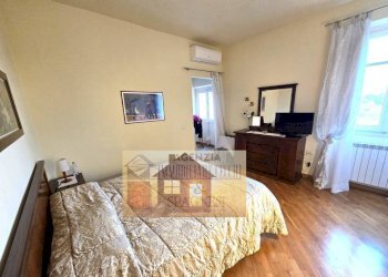 Camera da letto - Trilocale via Castelletti, Signa - foto 35