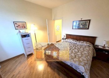 Camera da letto - Trilocale via Castelletti, Signa - foto 37