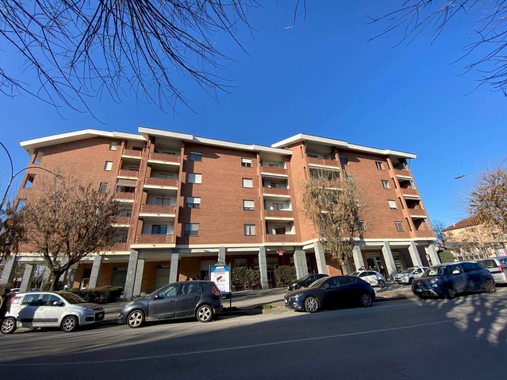 Facciata - Appartamento viale Giuseppe Garibaldi, 35, Carmagnola - foto 1