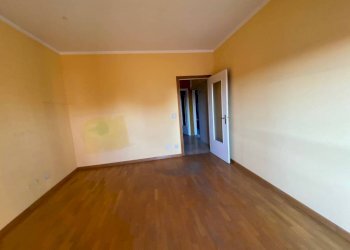 Camera da letto - Appartamento viale Giuseppe Garibaldi, 35, Carmagnola - foto 13