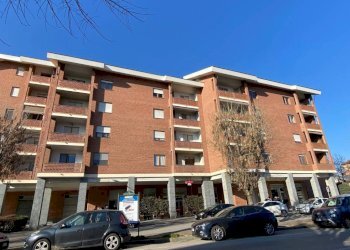 Facciata - Appartamento viale Giuseppe Garibaldi, 35, Carmagnola - foto 17