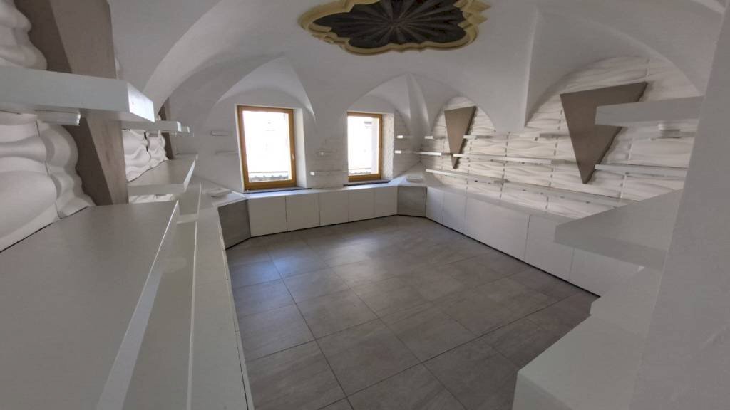 Salone - Negozio via Sant'Anselmo, 138, Aosta - foto 1