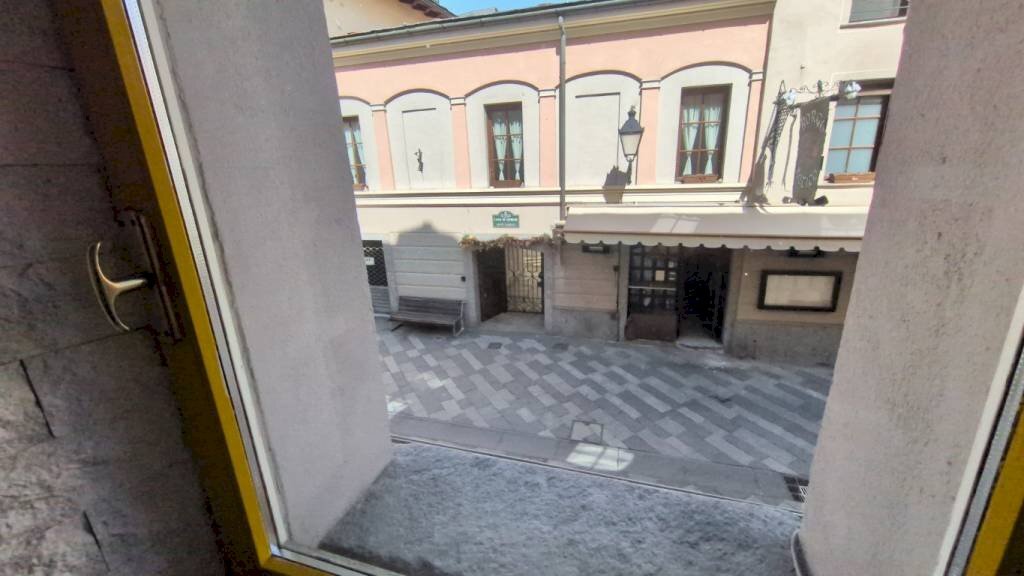 Cortile interno - Negozio via Sant'Anselmo, 138, Aosta - foto 2