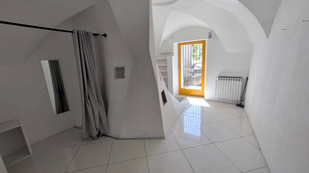 Ingresso - Negozio via Sant'Anselmo, 138, Aosta - foto 3