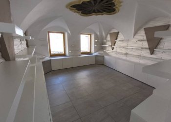 Salone - Negozio via Sant'Anselmo, 138, Aosta - foto 1