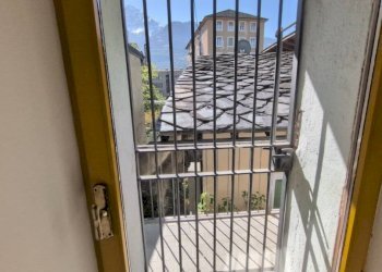 Balcone - Negozio via Sant'Anselmo, 138, Aosta - foto 4