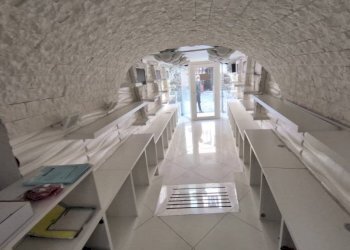 Interno palazzo - Negozio via Sant'Anselmo, 138, Aosta - foto 5