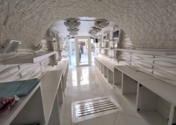 Interno palazzo - Negozio via Sant'Anselmo, 138, Aosta - foto 6