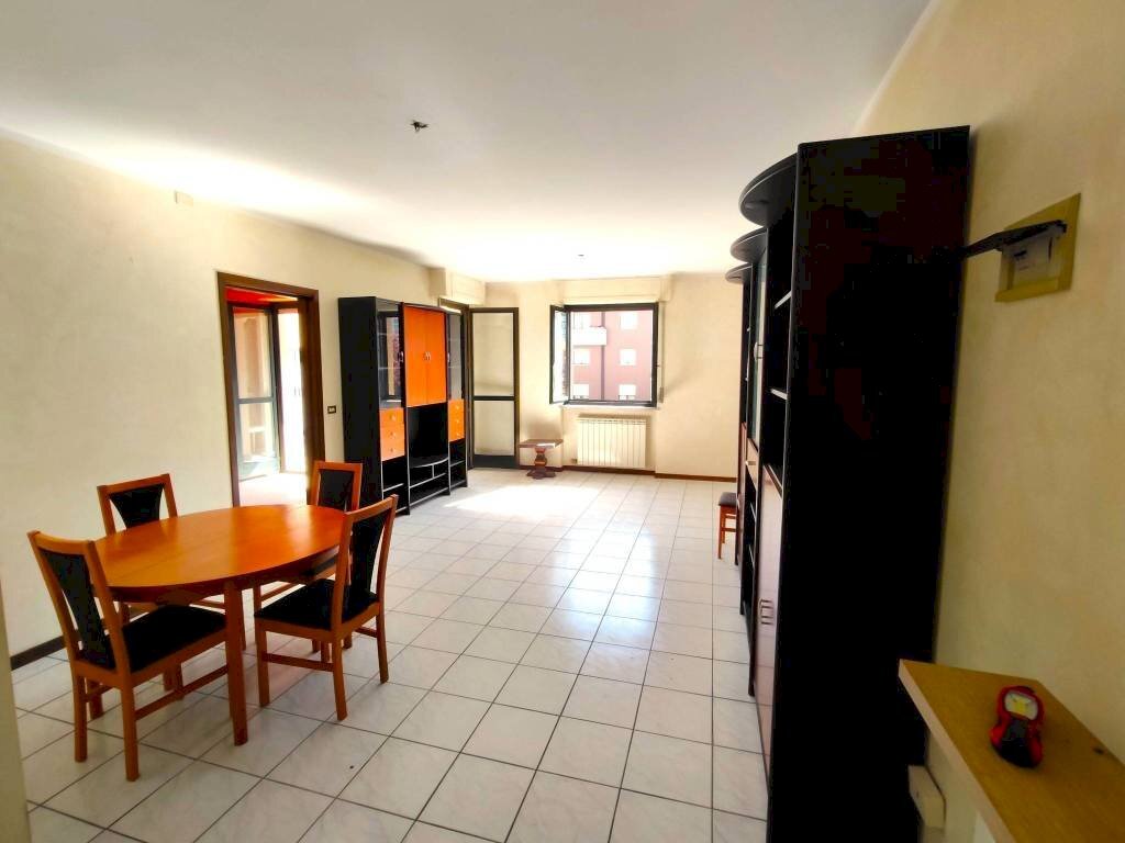 Salone - Quadrilocale via Cesare Vinaj, 12, Cuneo (zona Donatello) - foto 1