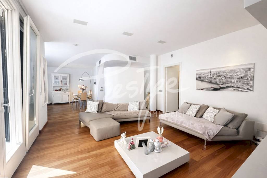 Salone - Appartamento via Enrico Toti, 11A, La Spezia - foto 2