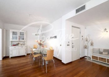 Salone - Appartamento via Enrico Toti, 11A, La Spezia - foto 4