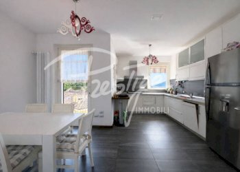 Cucina - Appartamento via Enrico Toti, 11A, La Spezia - foto 9