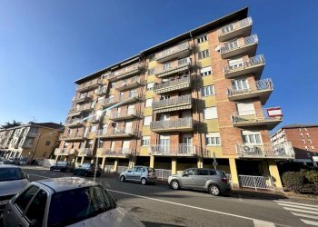Facciata - Appartamento via Piemonte, 23, Biella - foto 3