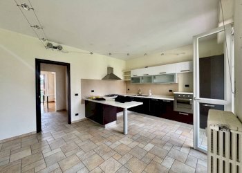Cucina - Appartamento via Piemonte, 23, Biella - foto 15