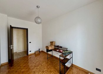 Camera da letto - Appartamento via Piemonte, 23, Biella - foto 21