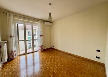 Camera da letto - Appartamento via Piemonte, 23, Biella - foto 23