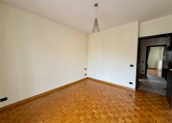 Camera da letto - Appartamento via Piemonte, 23, Biella - foto 24