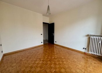 Camera da letto - Appartamento via Piemonte, 23, Biella - foto 25