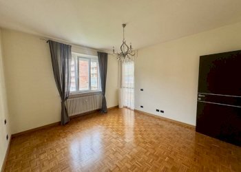 Camera da letto - Appartamento via Piemonte, 23, Biella - foto 35