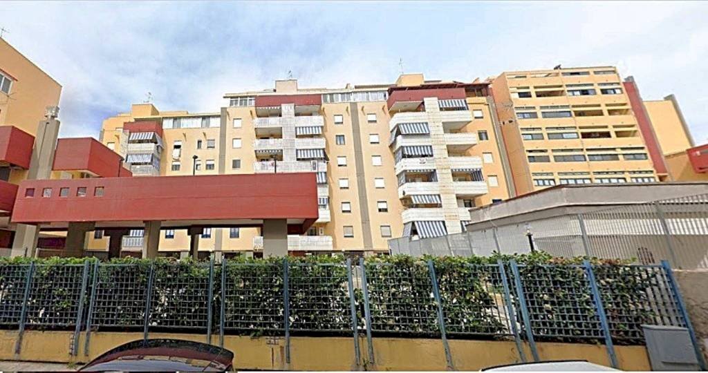 Facciata - Bilocale via Riccardo Zandonai, 25, Bari (zona Fesca) - foto 1