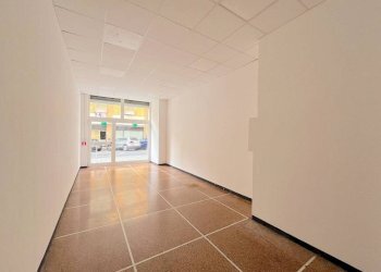 Interno non residenziale - Negozio via San Fruttuoso, 16, Genova (zona Marassi) - foto 5