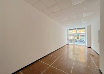 Interno non residenziale - Negozio via San Fruttuoso, 16, Genova (zona Marassi) - foto 6