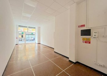 Interno non residenziale - Negozio via San Fruttuoso, 16, Genova (zona Marassi) - foto 7