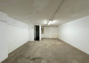 Magazzino - Negozio via San Fruttuoso, 16, Genova (zona Marassi) - foto 12