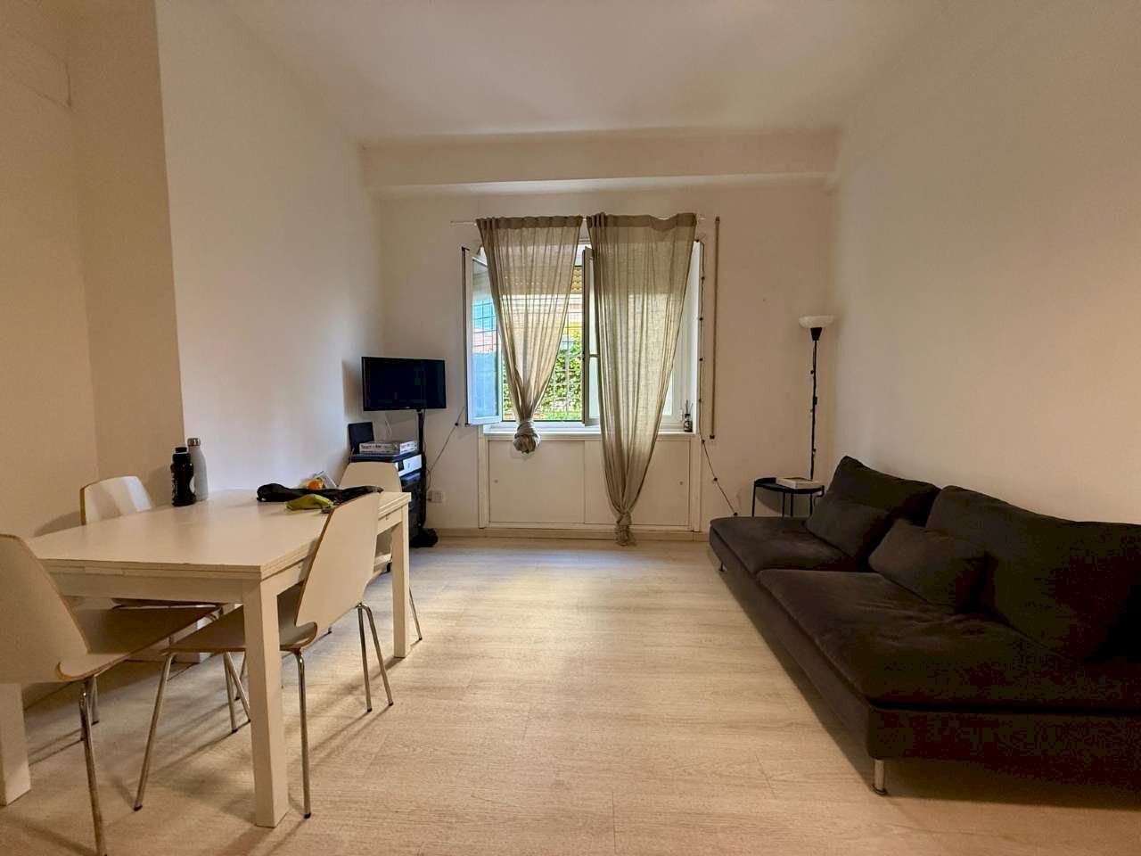 Soggiorno 3. - Bilocale via Del Casaletto, Roma - foto 3