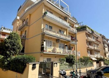 Facciata 2. - Bilocale via Del Casaletto, Roma - foto 26