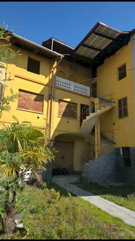 Facciata - Casa indipendente via Camillo Benso di Cavour, 21, Strambino - foto 3