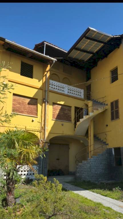 Facciata - Casa indipendente via Camillo Benso di Cavour, 21, Strambino - foto 1