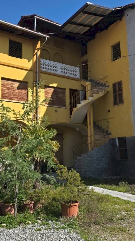 Facciata - Casa indipendente via Camillo Benso di Cavour, 21, Strambino - foto 2