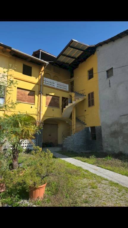 Facciata - Casa indipendente via Camillo Benso di Cavour, 21, Strambino - foto 3