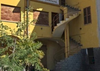 Facciata - Casa indipendente via Camillo Benso di Cavour, 21, Strambino - foto 1