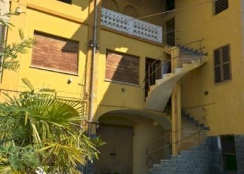 Facciata - Casa indipendente via Camillo Benso di Cavour, 21, Strambino - foto 4