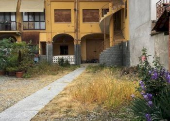 Cortile interno - Casa indipendente via Camillo Benso di Cavour, 21, Strambino - foto 37
