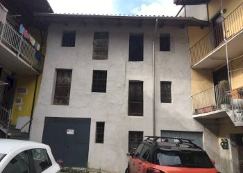 Facciata - Box vicolo Giordano, 8, Ivrea - foto 3