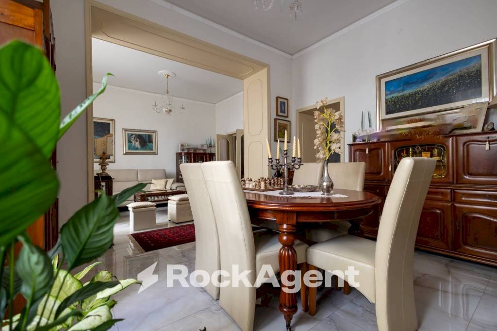 Salone - Quadrilocale via Aldo Barbaro, 30, Catanzaro - foto 1