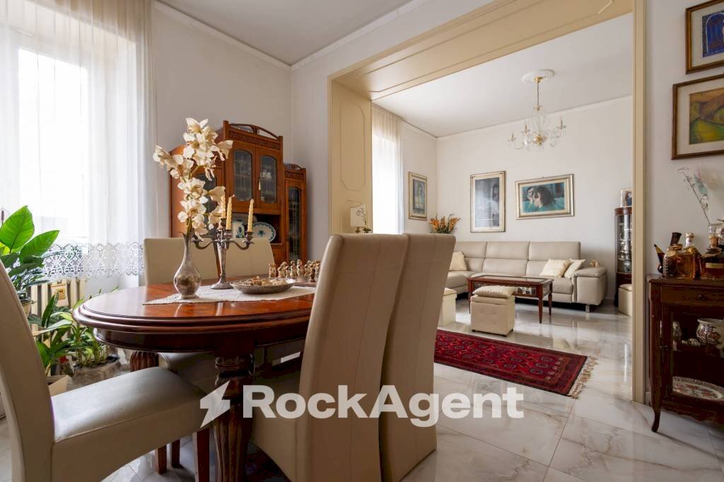 Salone - Quadrilocale via Aldo Barbaro, 30, Catanzaro - foto 2