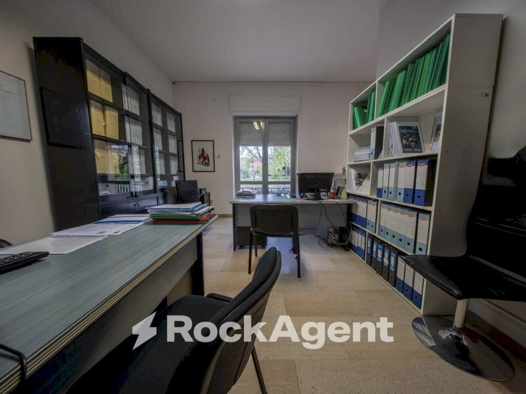 Interno non residenziale - Apartment viale Adua, 42, Sassari - photo 1