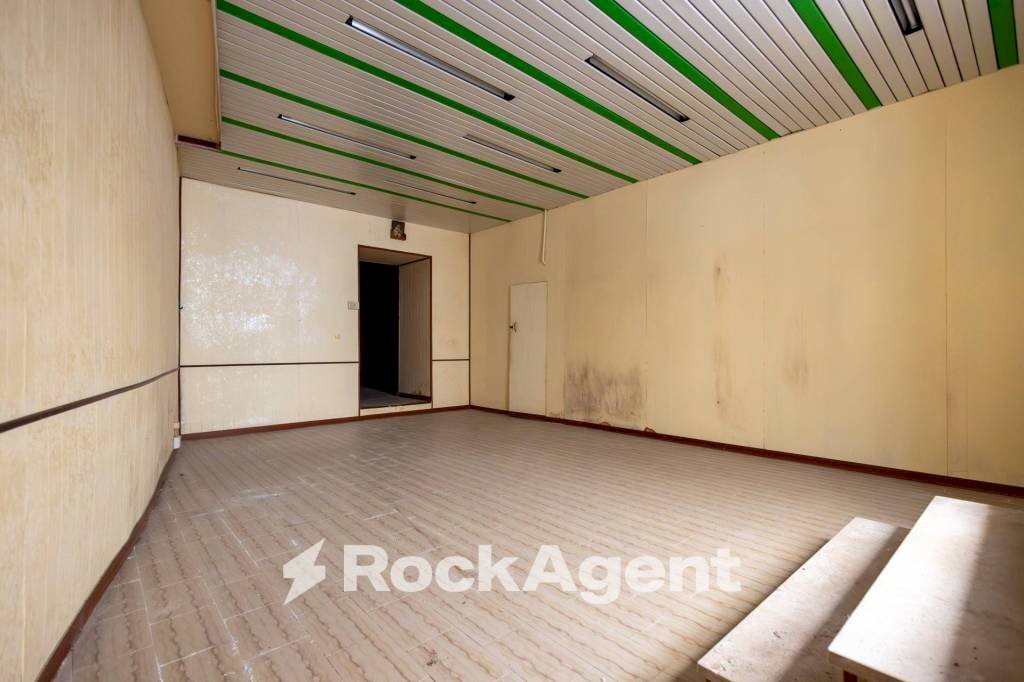 Stanza non arredata - Negozio via XX Settembre, 38, Catanzaro - foto 1