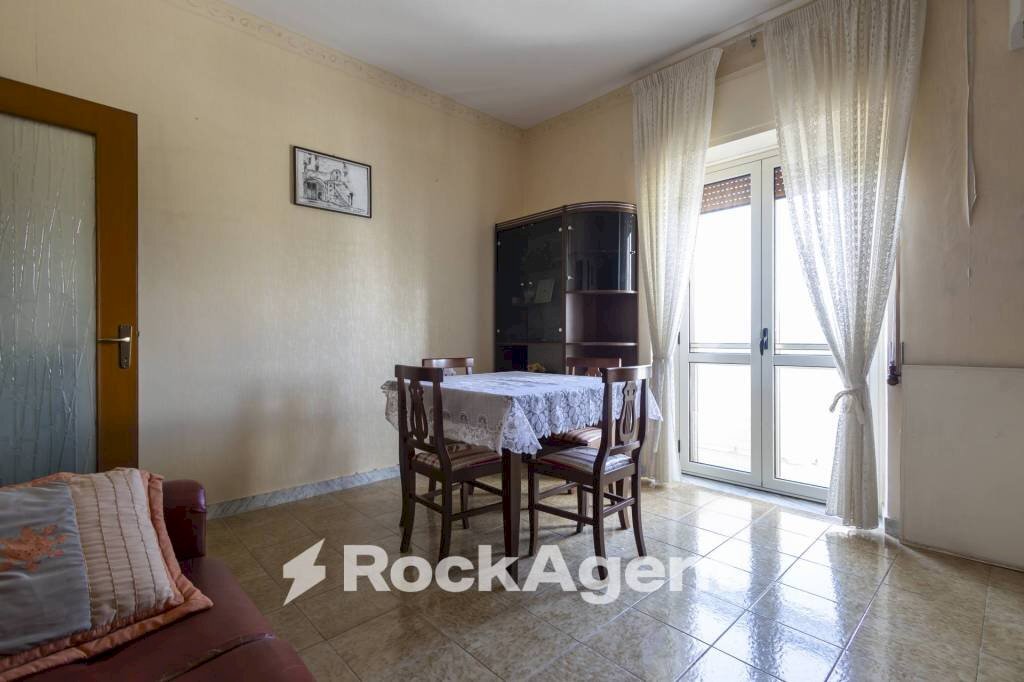 Salone - Two-room apartment piazza Pitagora, Catanzaro - photo 1
