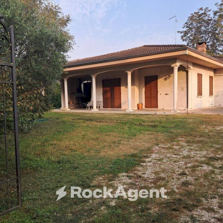 Facciata - Villa via Colonna Marina, 47, Pegognaga - foto 2