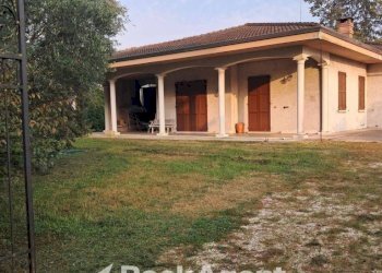 Facciata - Villa via Colonna Marina, 47, Pegognaga - foto 2