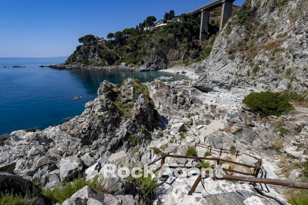 Vista - Quadrilocale via San Martino, Stalettì - foto 1