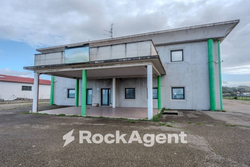 Facciata - Capannone via Corradino D'Ascanio, Acquapendente - foto 3