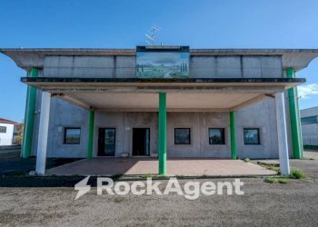 Facciata - Capannone via Corradino D'Ascanio, Acquapendente - foto 31