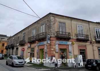 Facciata - Stabile - Palazzo via Roma, 4, Cittanova - foto 2