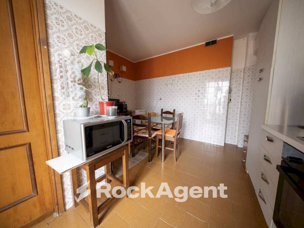 Cucina - Appartamento via Giovanni Amendola, 53, Sassari - foto 3